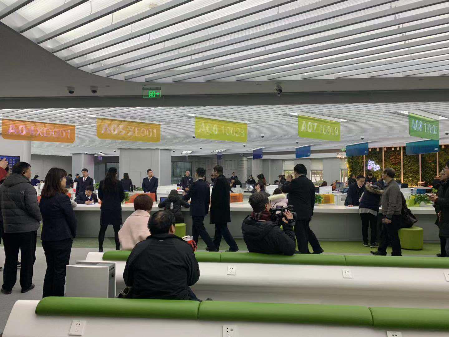 新型排隊(duì)叫號機(jī)顯示器