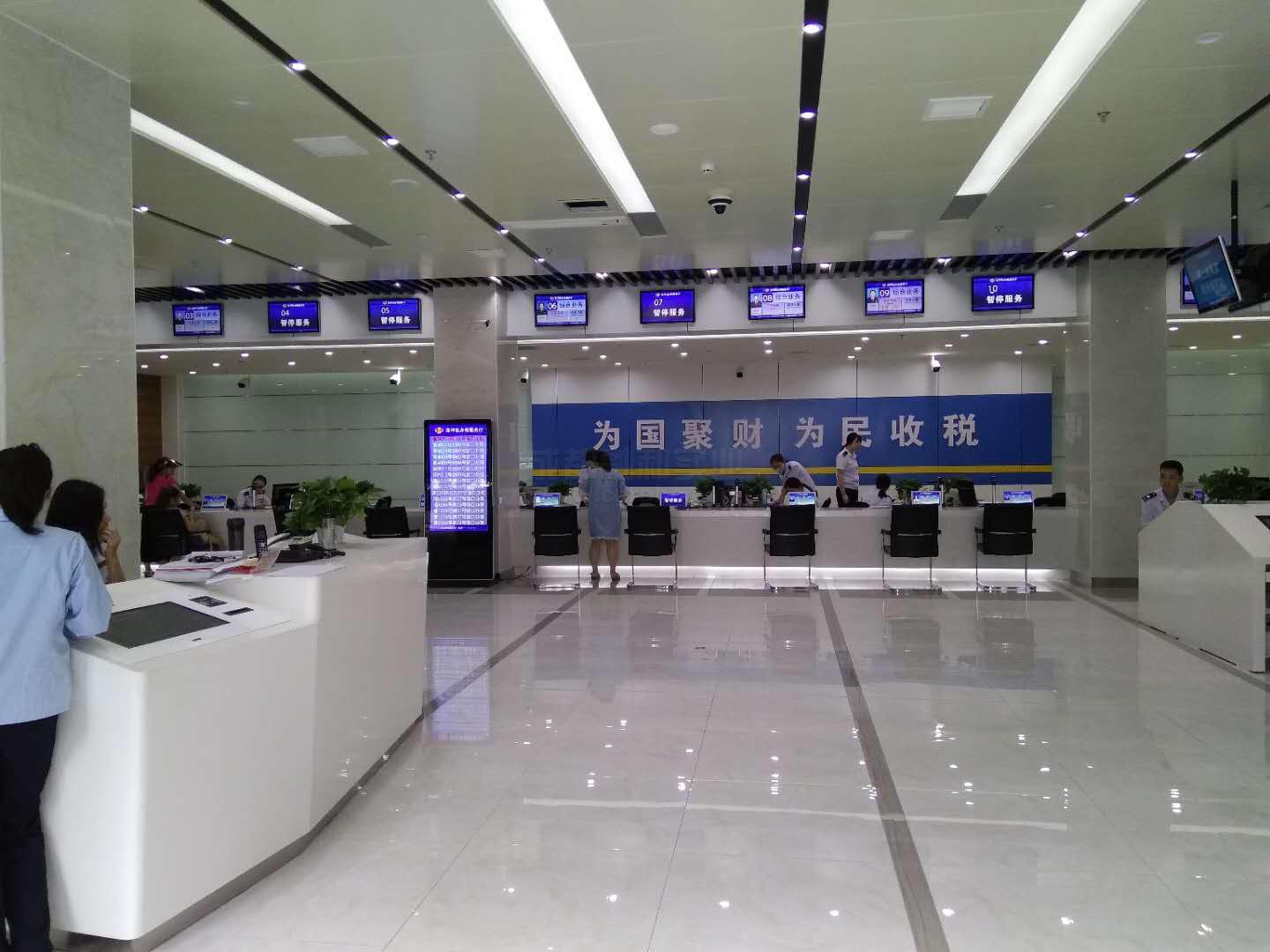 排隊系統(tǒng)之頭頂橫屏液晶顯示,評價器安裝配置 