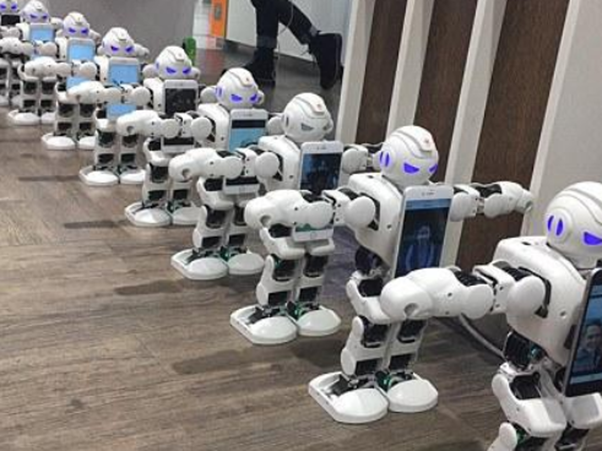 中國深圳智能機器人代替新西蘭人排隊購買iPhone 7，深圳造效果圖