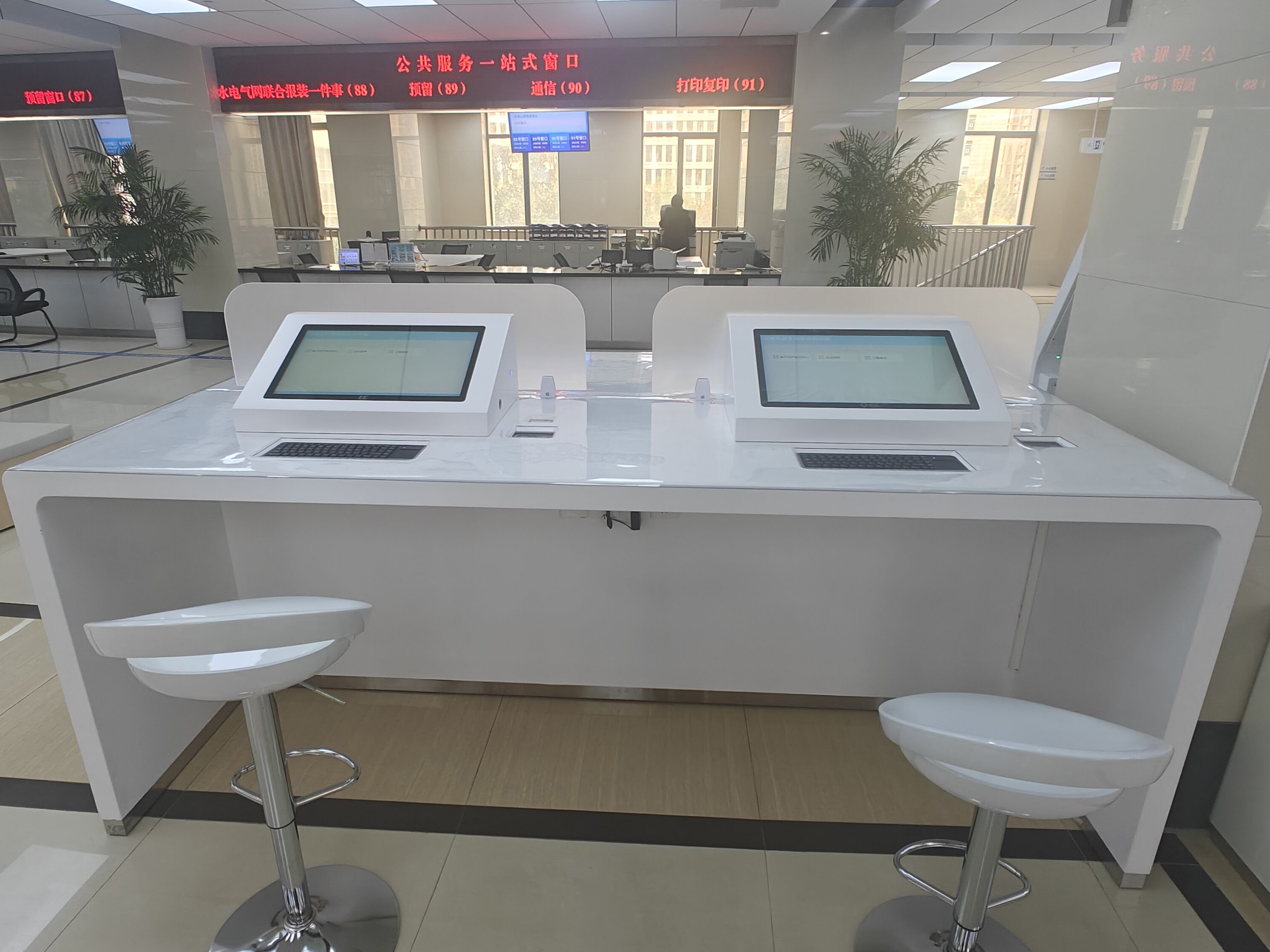 提升服務(wù)效率，填單系統(tǒng)助力智慧服務(wù)大廳建設(shè)。效果圖